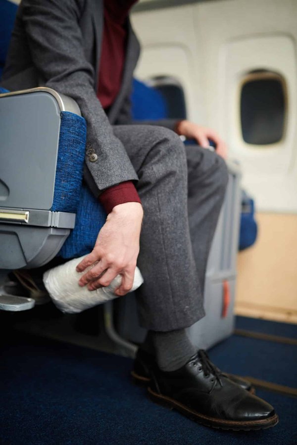 Trousse de toilette en avion : en cabine ou en soute?